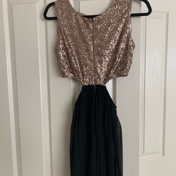 Dress - Picture 2 of 3